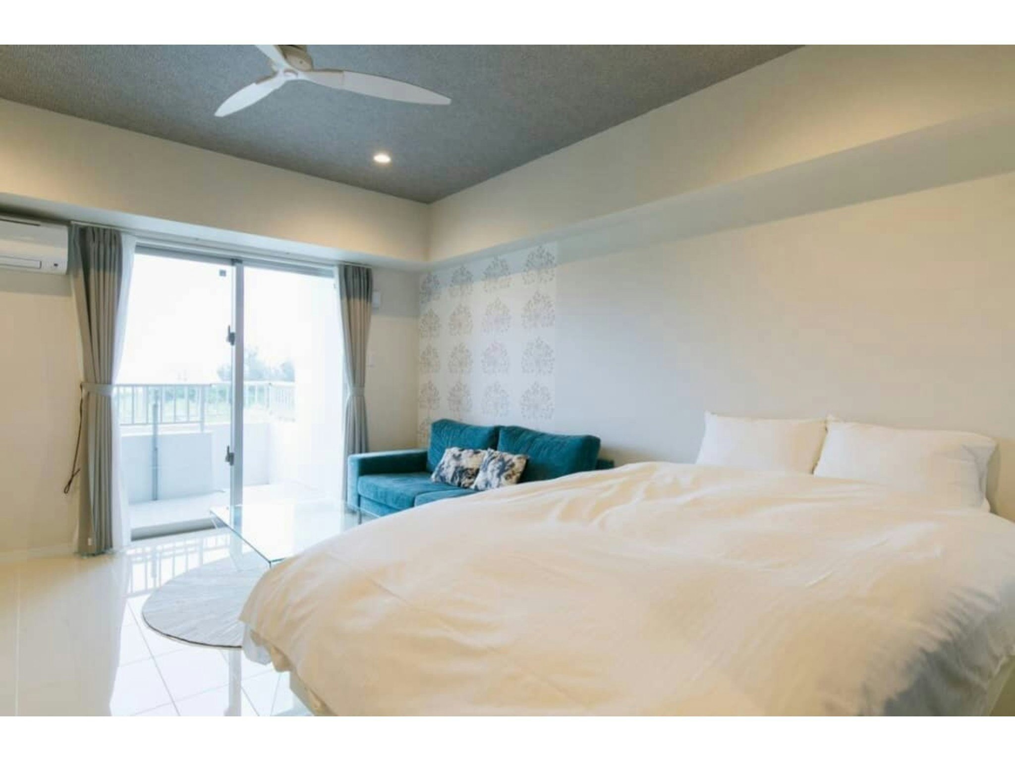【102】爽やかなブルーの家具が、真栄田岬の海と空に溶け込みます!「ロンバケ沖縄」